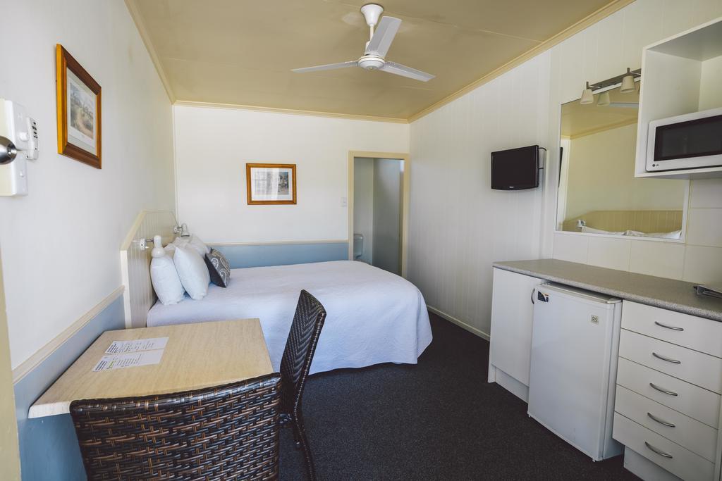Boulevard Motel Станторп Экстерьер фото