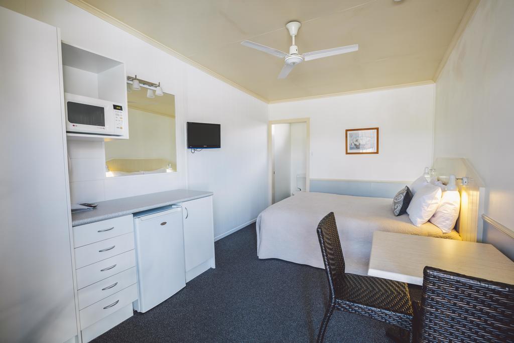 Boulevard Motel Станторп Экстерьер фото