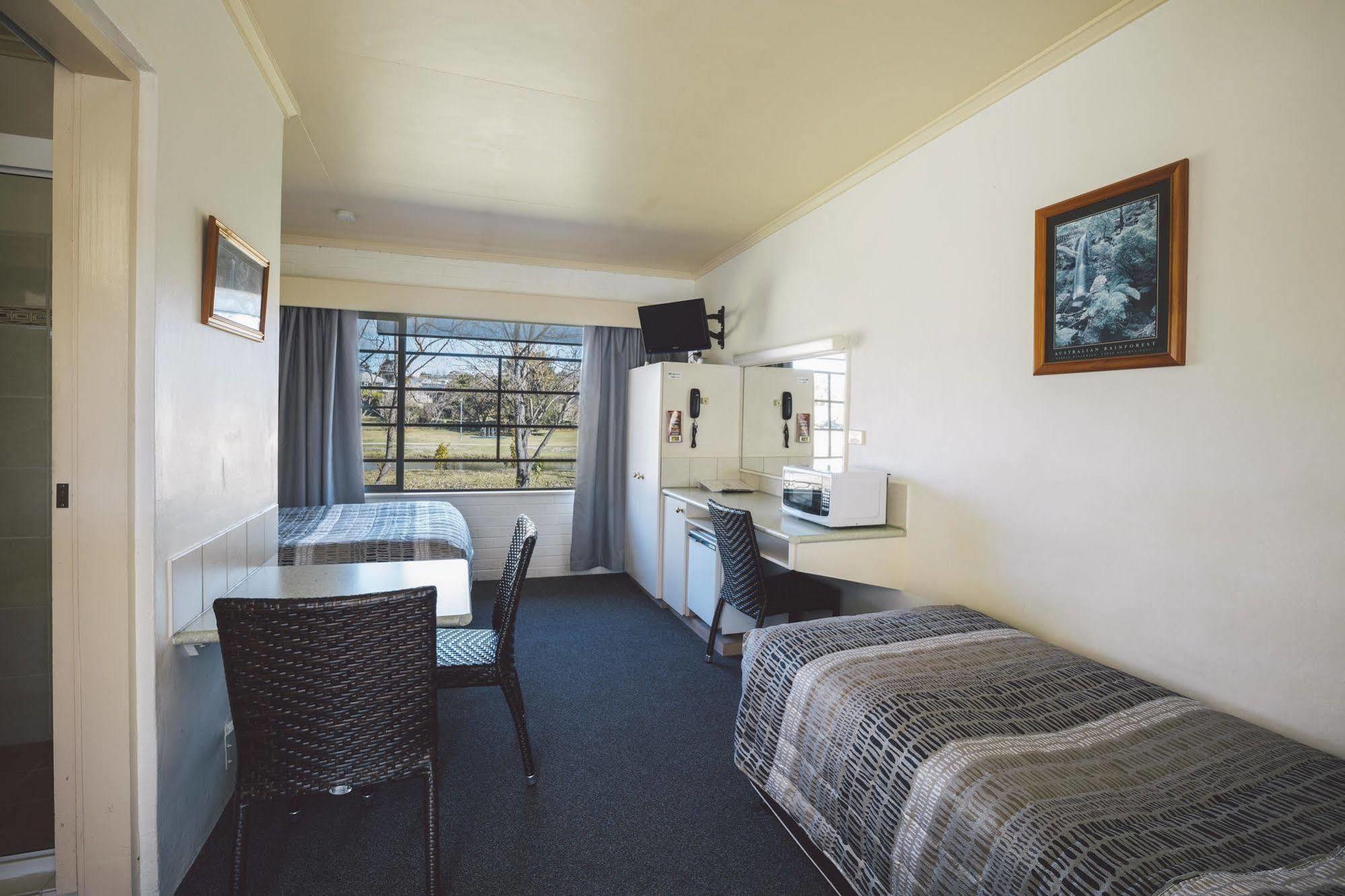 Boulevard Motel Станторп Экстерьер фото
